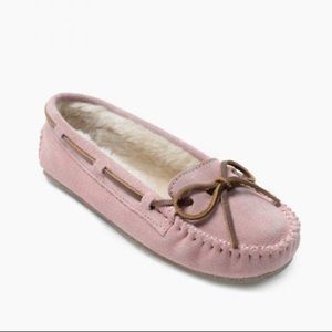 Minnetonka pink suede moccasin slippers soft warm